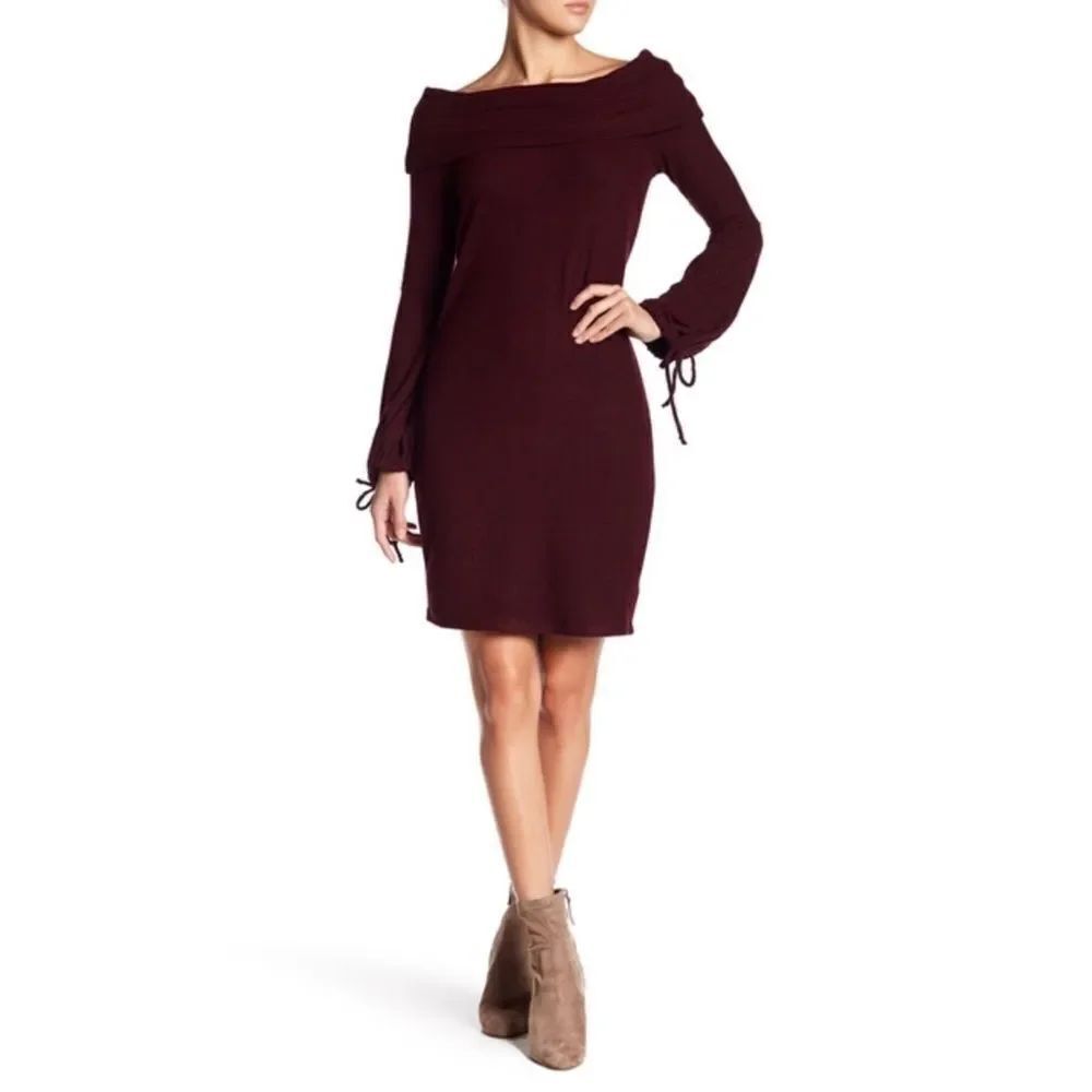 ✨ HP✨Bobeau
Off-The-Shoulder Hatchi Bodycon Dress✨
